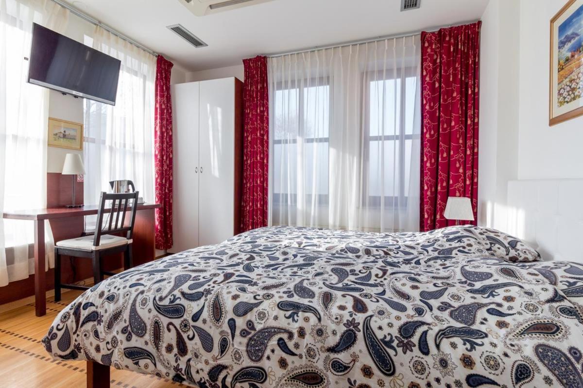 Guest House Isabel Загреб Экстерьер фото